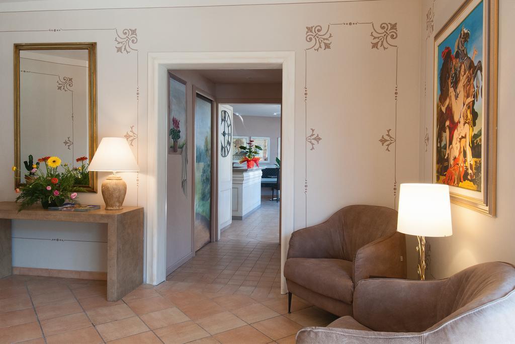 Holiday Rooms Antica Badia Volterra Exterior foto