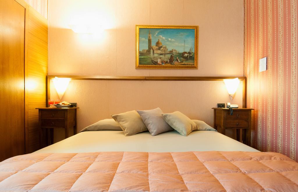 Holiday Rooms Antica Badia Volterra Zimmer foto