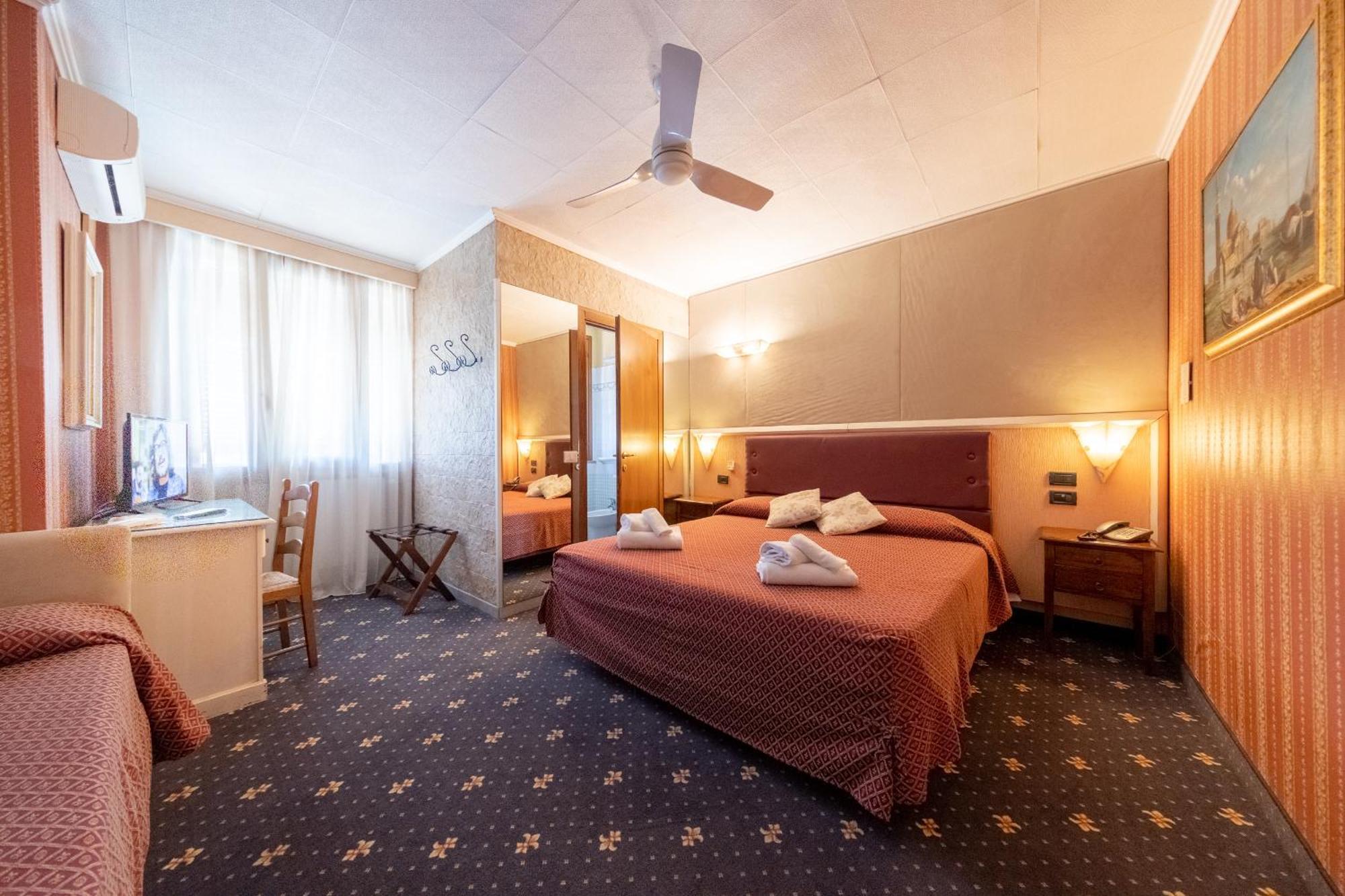 Holiday Rooms Antica Badia Volterra Exterior foto