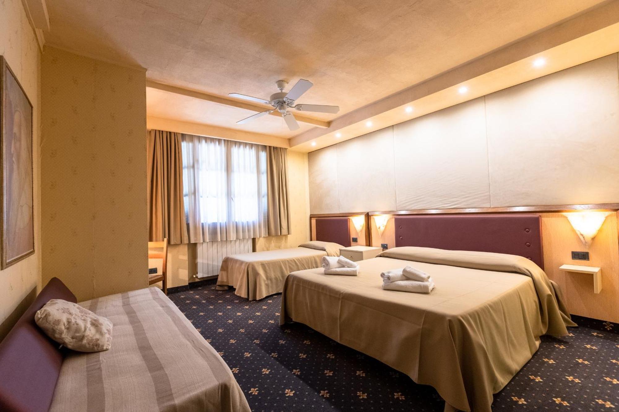 Holiday Rooms Antica Badia Volterra Exterior foto