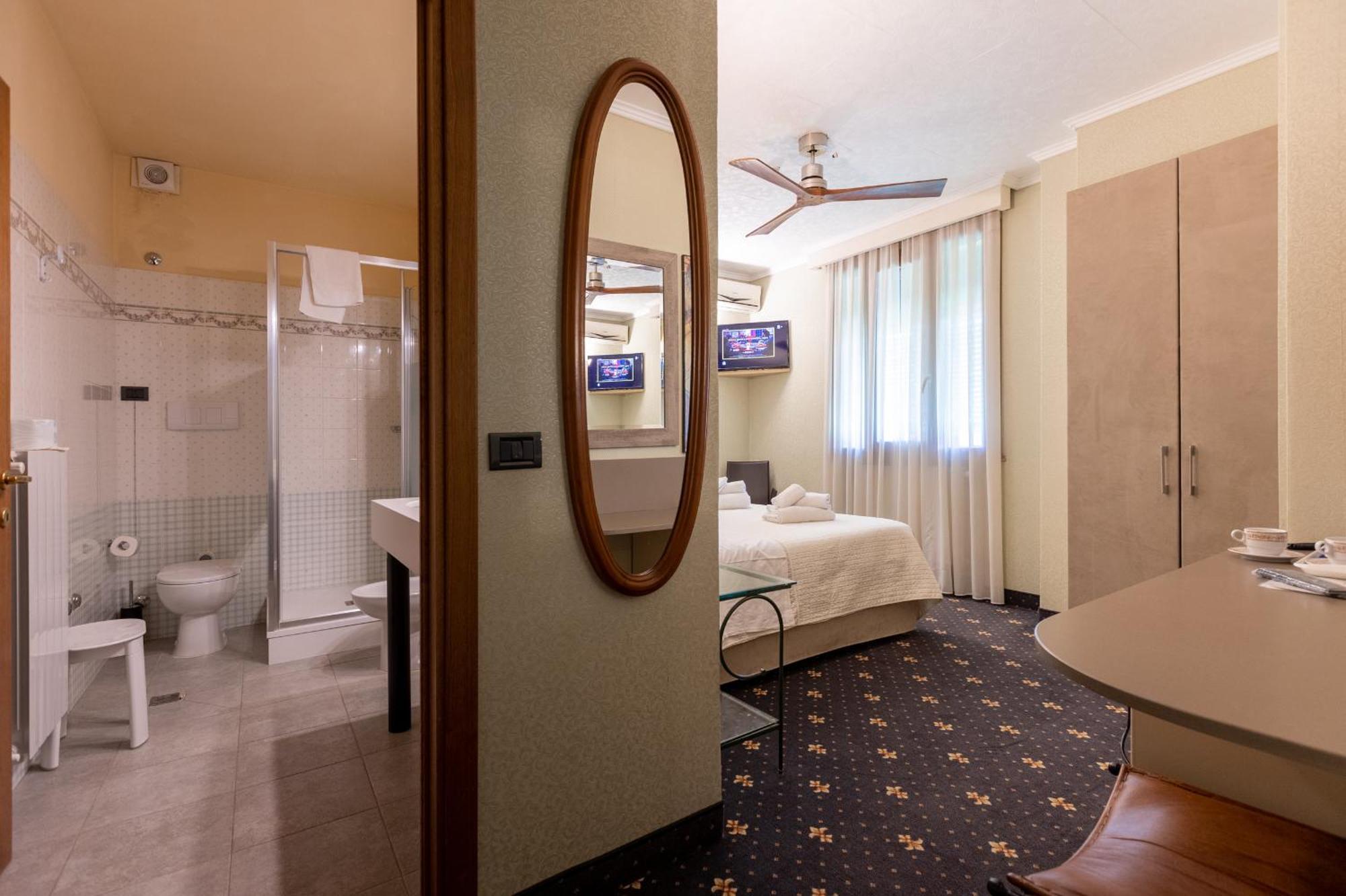 Holiday Rooms Antica Badia Volterra Exterior foto