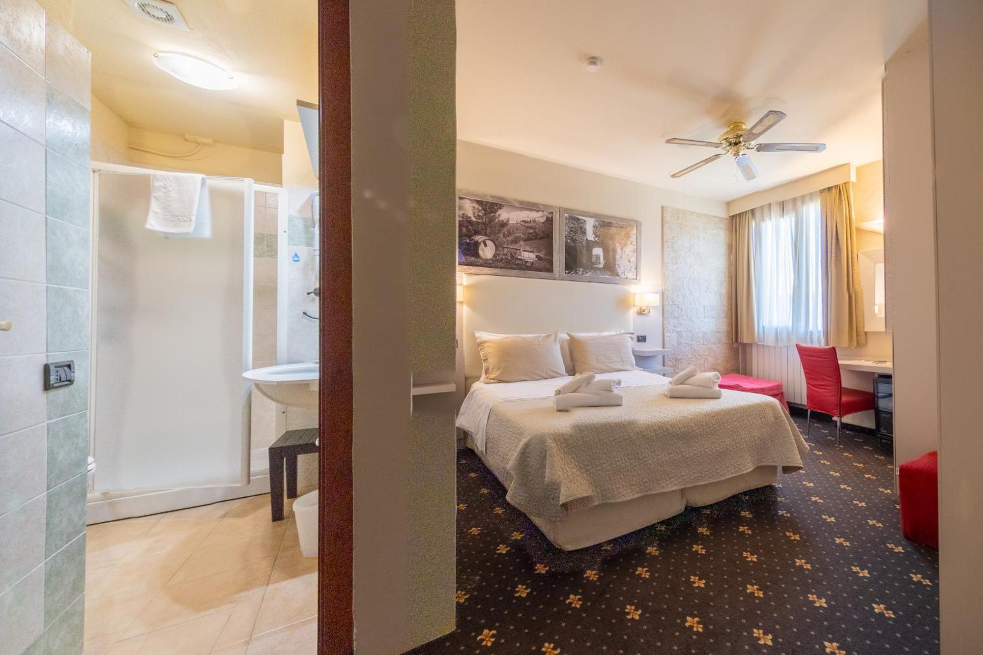 Holiday Rooms Antica Badia Volterra Exterior foto