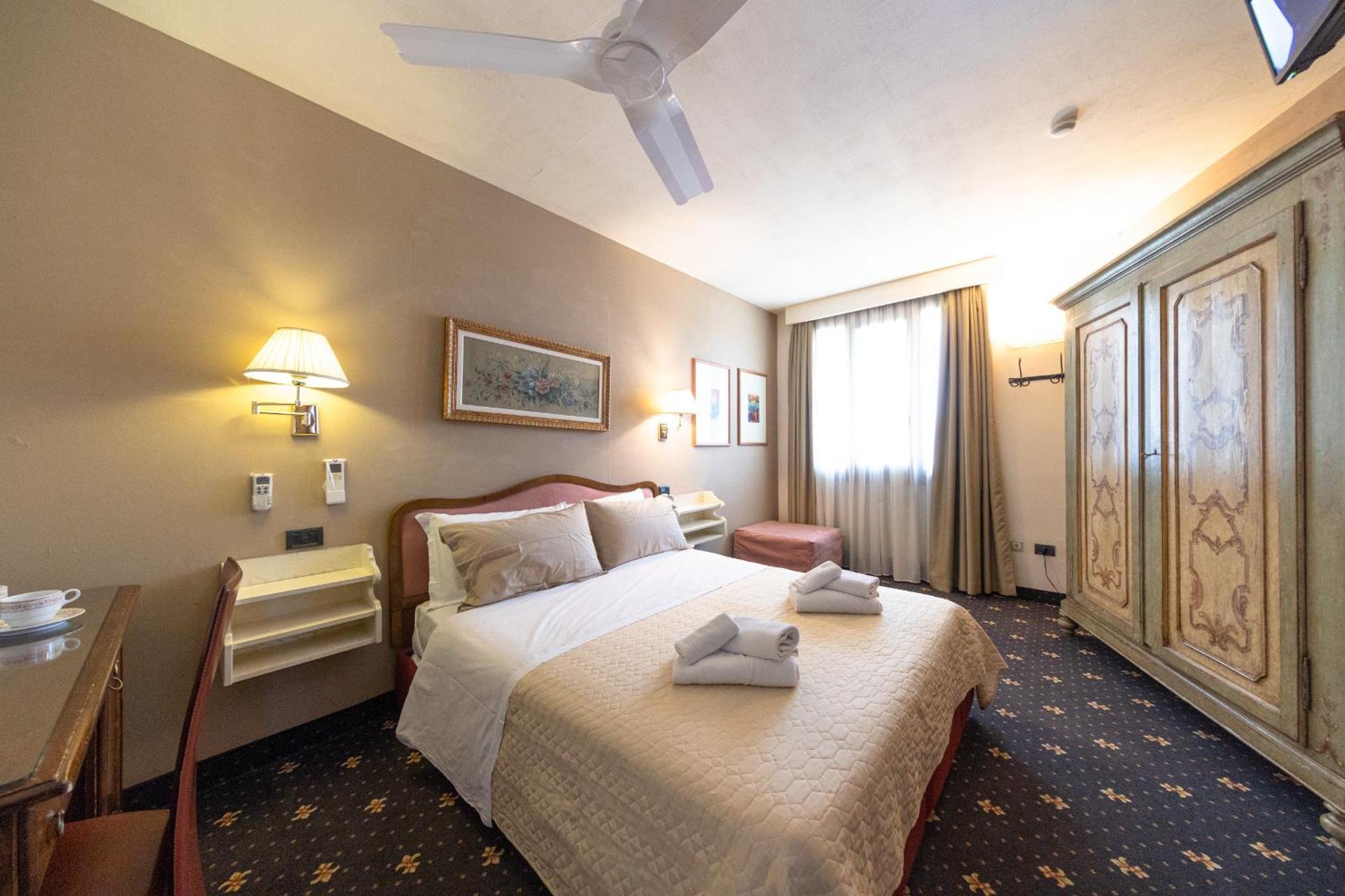 Holiday Rooms Antica Badia Volterra Exterior foto