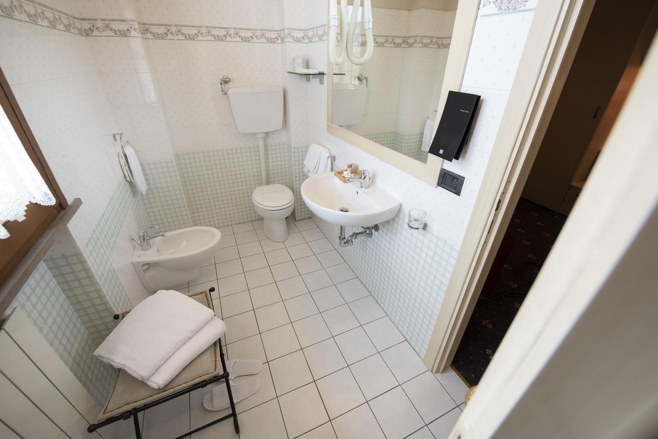 Holiday Rooms Antica Badia Volterra Exterior foto